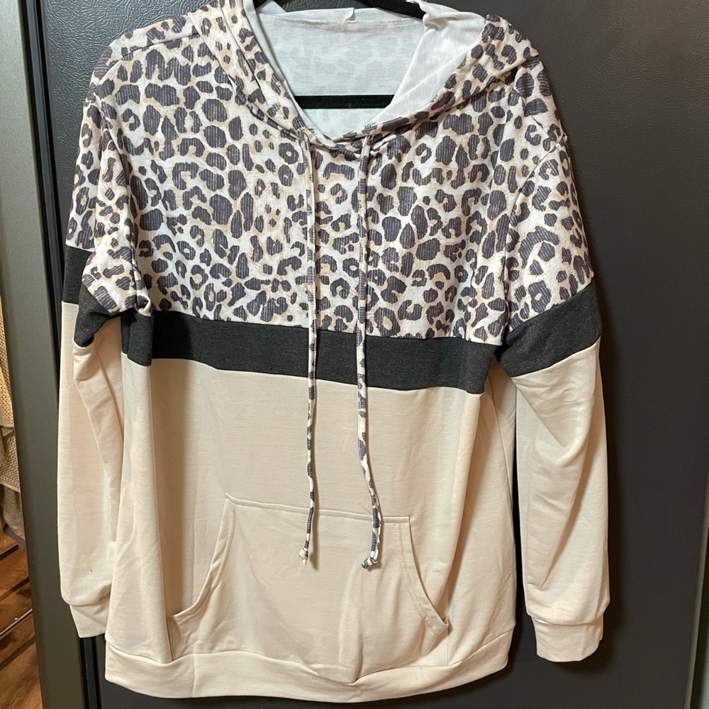 Super Cute Leopard Contrast Hoodie